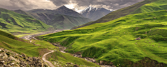Geniessen Sie die einzigartige Bergwelt des Kaukasus
