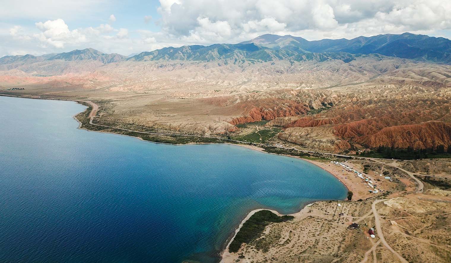 Issyk Kul See und Berge in Kirgistan