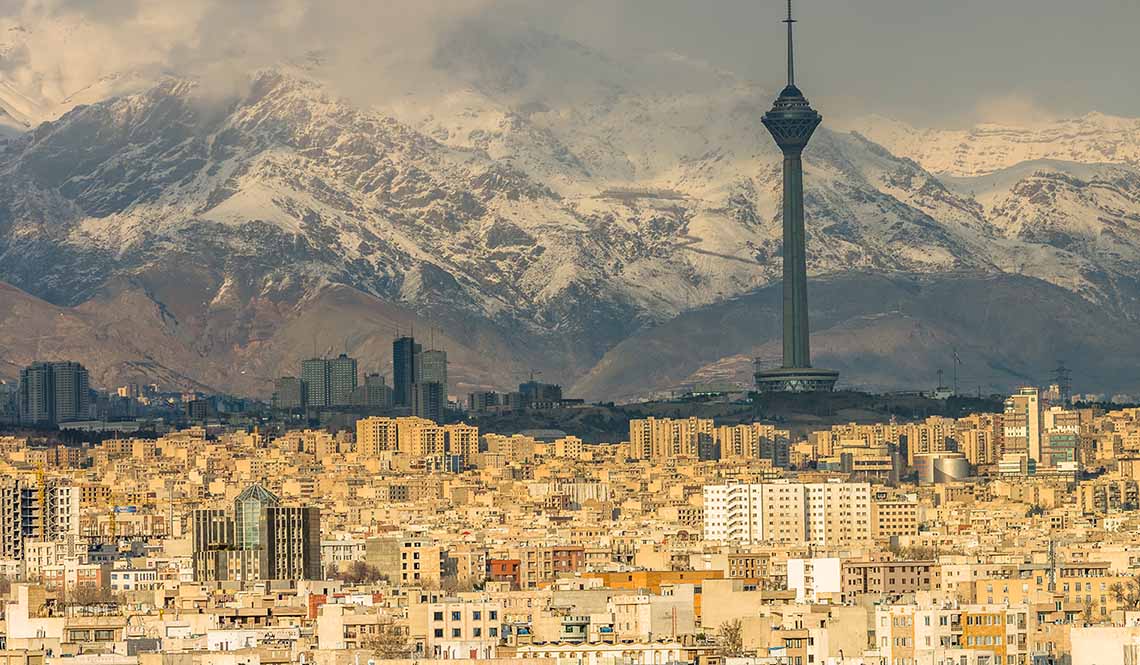 Aussicht Teheran mit Bergen im Hintergrund